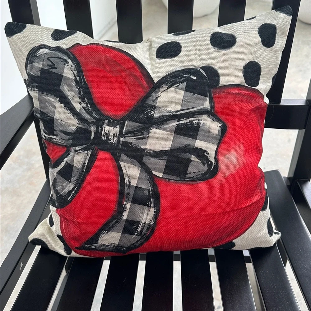 🌸NEW Valentines Red and Black Bow Holiday Pillow Case.
